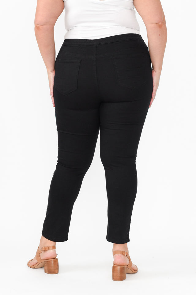 alt text|model:Caitlin image 15