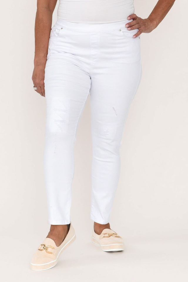 Zadie Distressed White Stretch Jeans,Brunette model,alt text|model:Pilita image 9