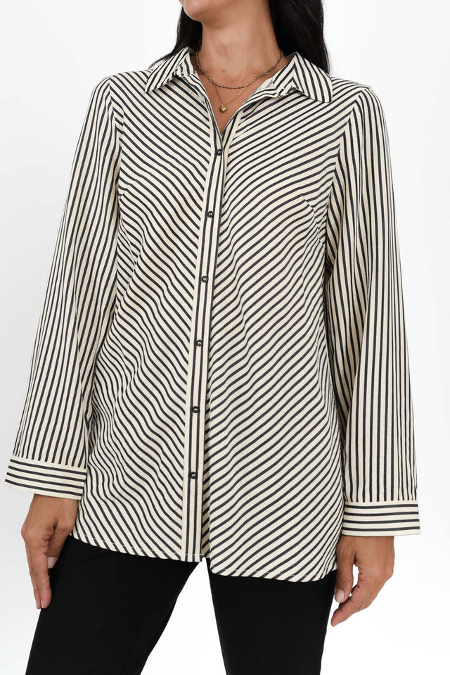 alt text|model:Cara image 7