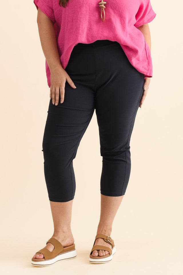 plus-size,curve-bottoms,plus-size-pants,plus-size-winter-clothing,alt text|model:Gabby