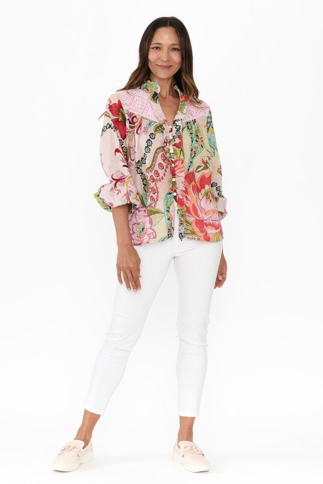 alt text|model:Cara image 7