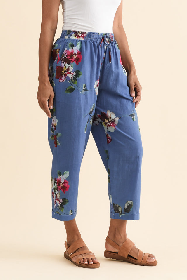 alt text|model:Cara image 4