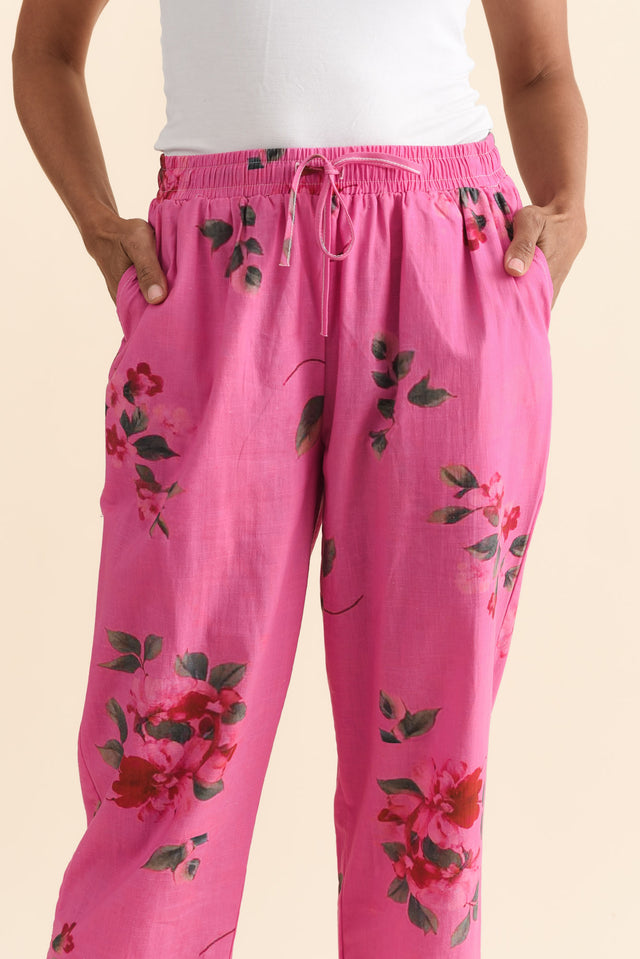 alt text|model:Cara image 5