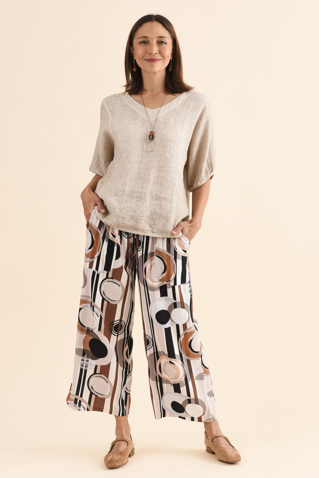 Ziola Beige Linen Cotton Top,Full Body,Brunette model,alt text|model:Cara