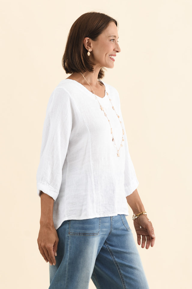 alt text|model:Cara image 4