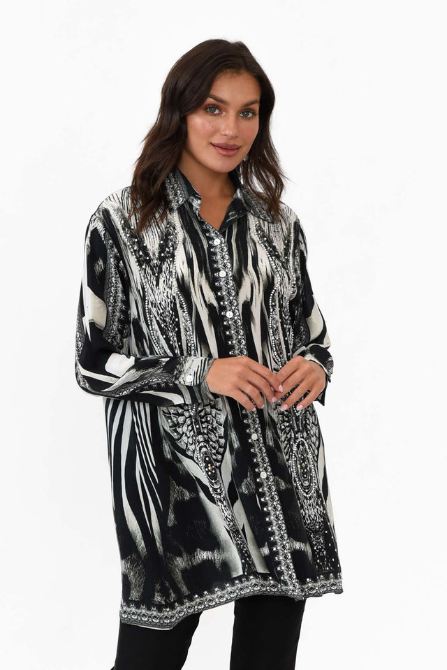 Zulu Black Silk Resort Shirt neckline_V Neck