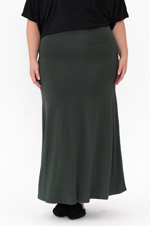 plus-size,plus-size-maxi-dresses,curve-bottoms,plus-size-skirts,facebook-new-for-you alt text|model:Caitlin;wearing:XL