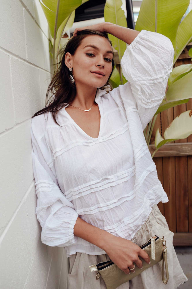 Palmer White Cotton Long Sleeve Top neckline_V Neck