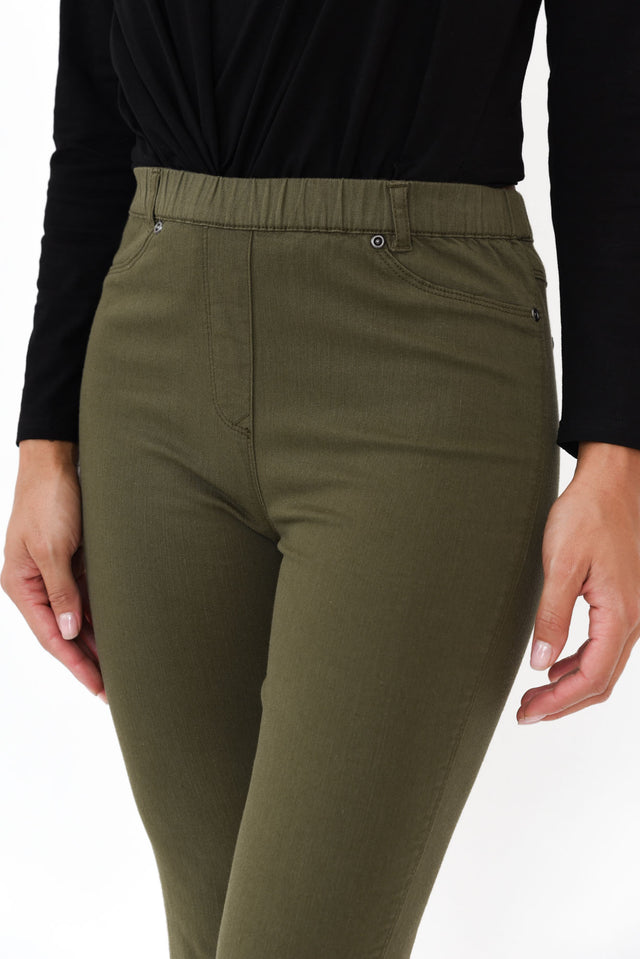 alt text|model:Demi image 3