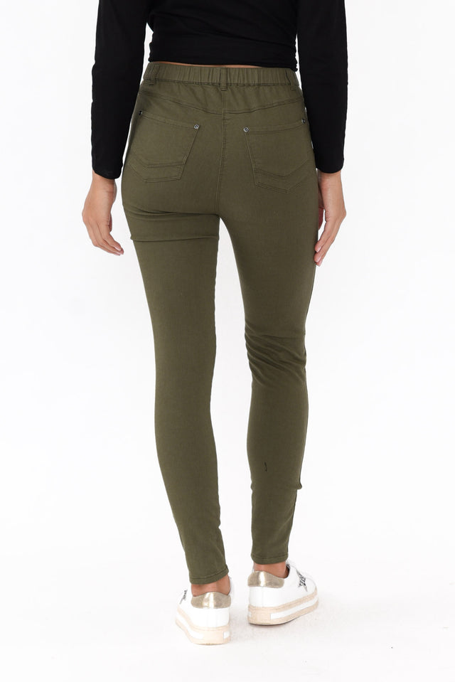 alt text|model:Demi image 5