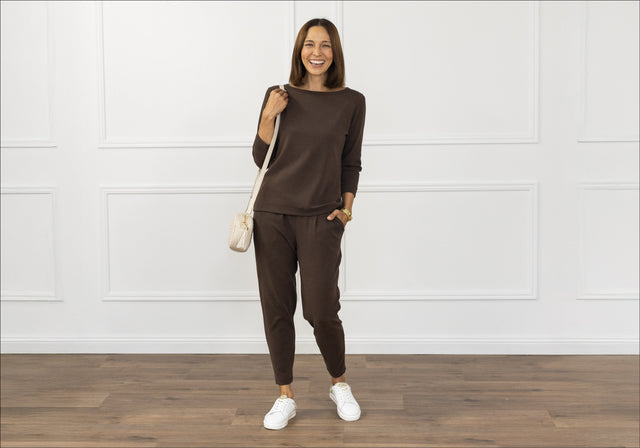 The Best Travel Pants for Women and How to Style Them
