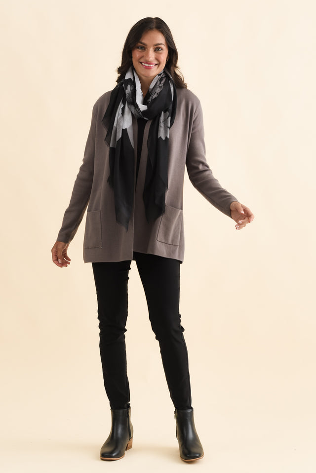 alt text|model:Brontie image 2