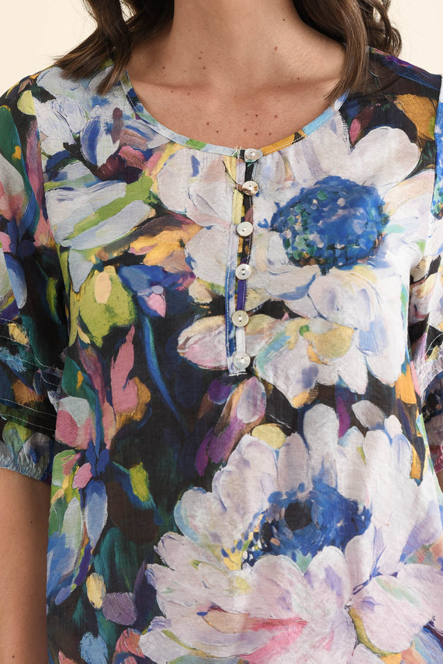 Acacia Blue Floral Button Top,brunette model,Close up of outfit,alt text|model:MJ image 5