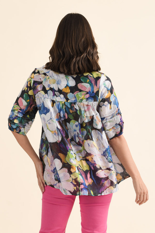 Acacia Blue Floral Button Top,brunette model,Back of Outfit,alt text|model:MJ image 4