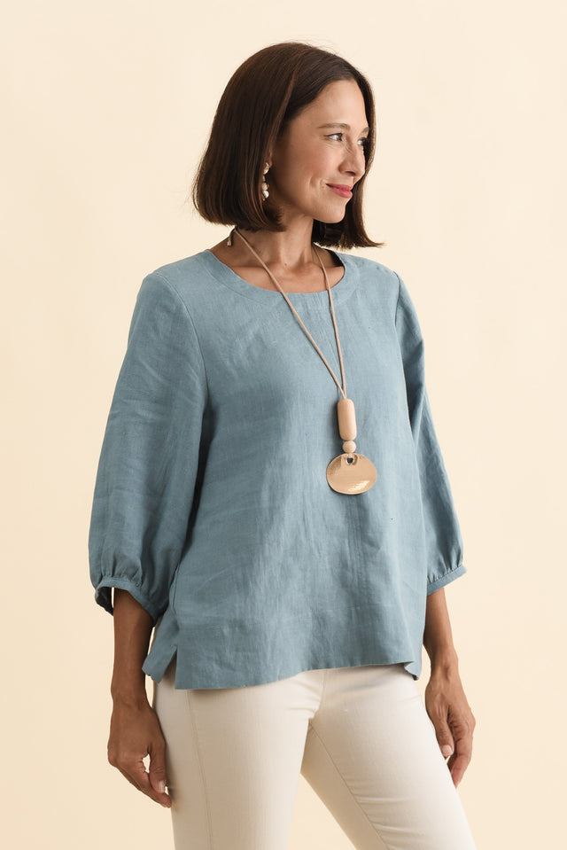 alt text|model:Cara image 3