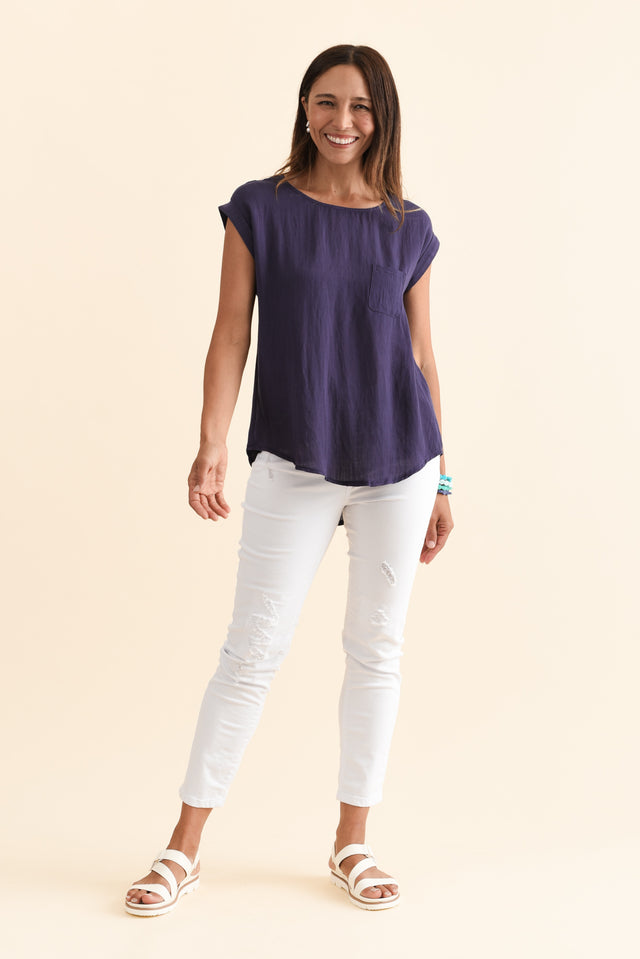 alt text|model:Cara image 3