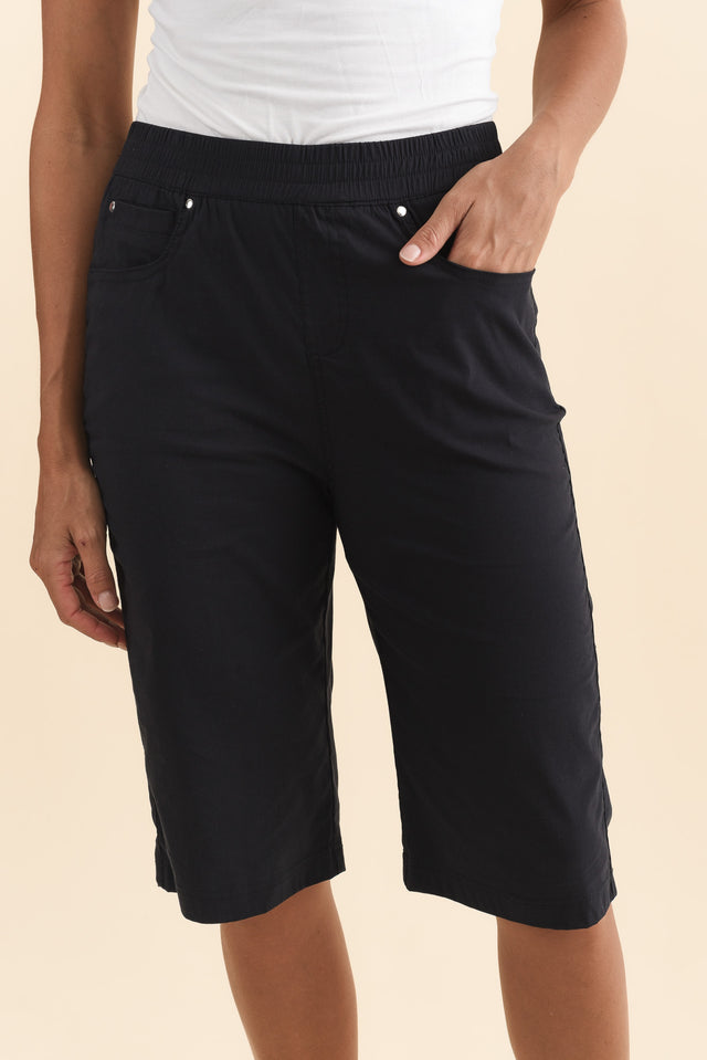 Air-Lite Navy Stretch Pocket Shorts,Brunette model,alt text|model:Brontie image 6