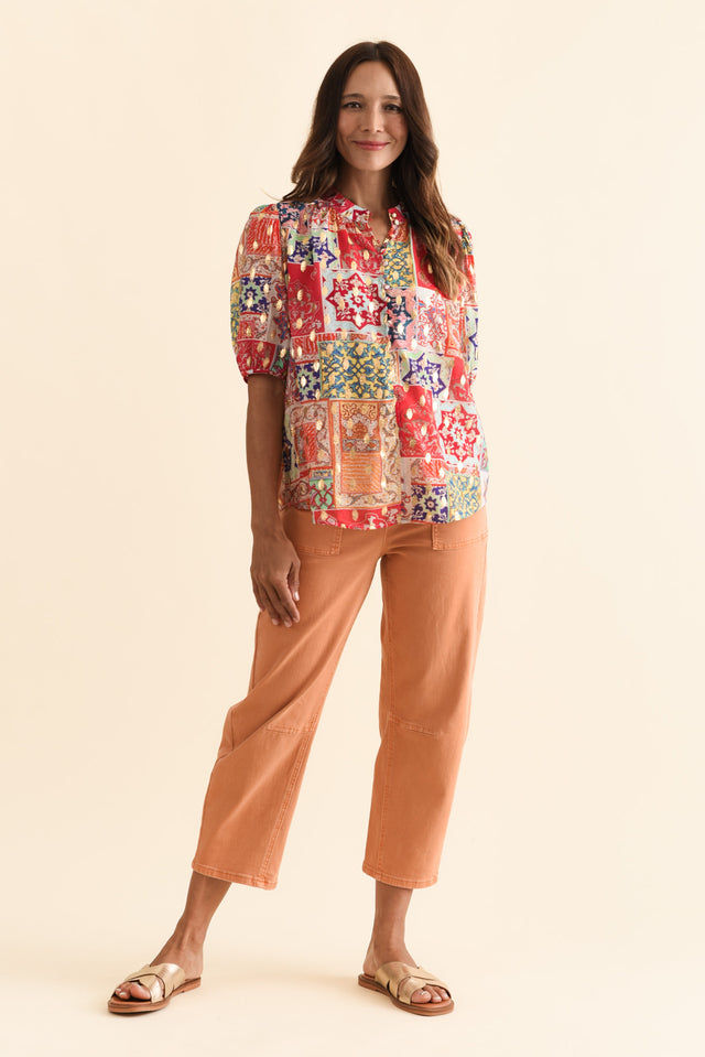 alt text|model:Cara image 3