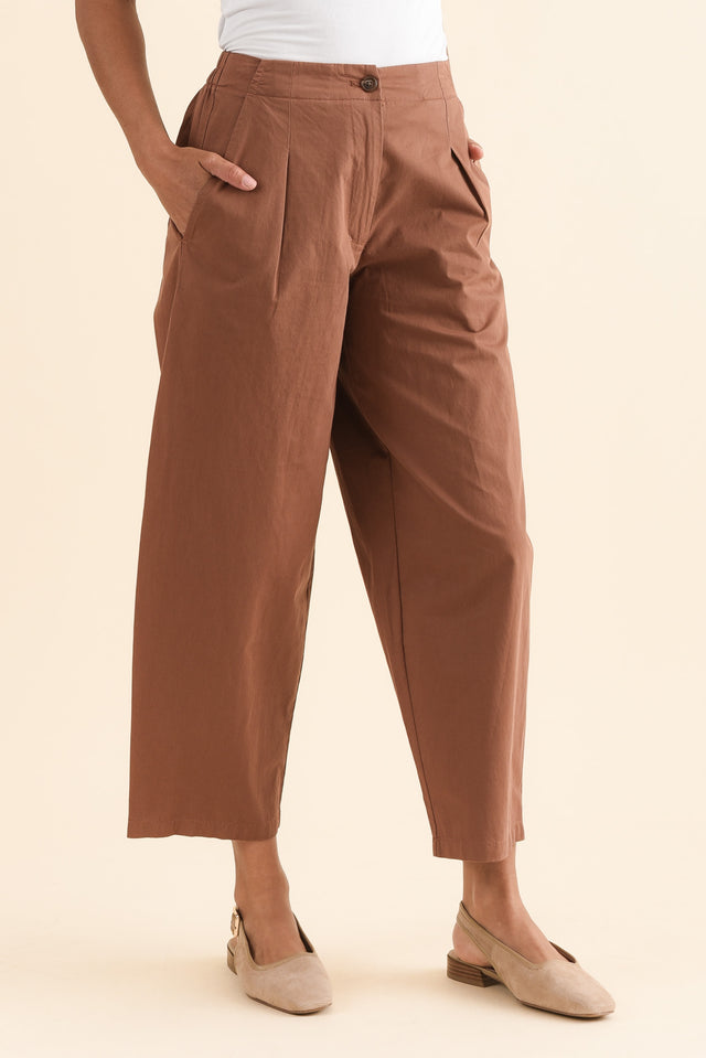 Alma Tan Cotton Barrel Pants,Side,Brunette model,alt text|model:Brontie image 3