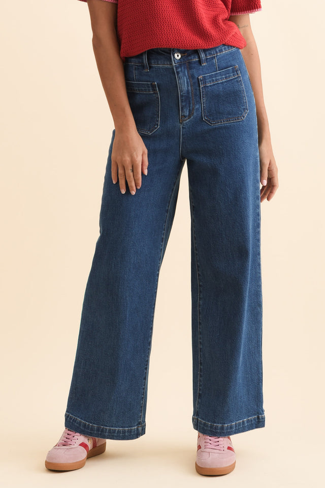 alt text|model:Brontie