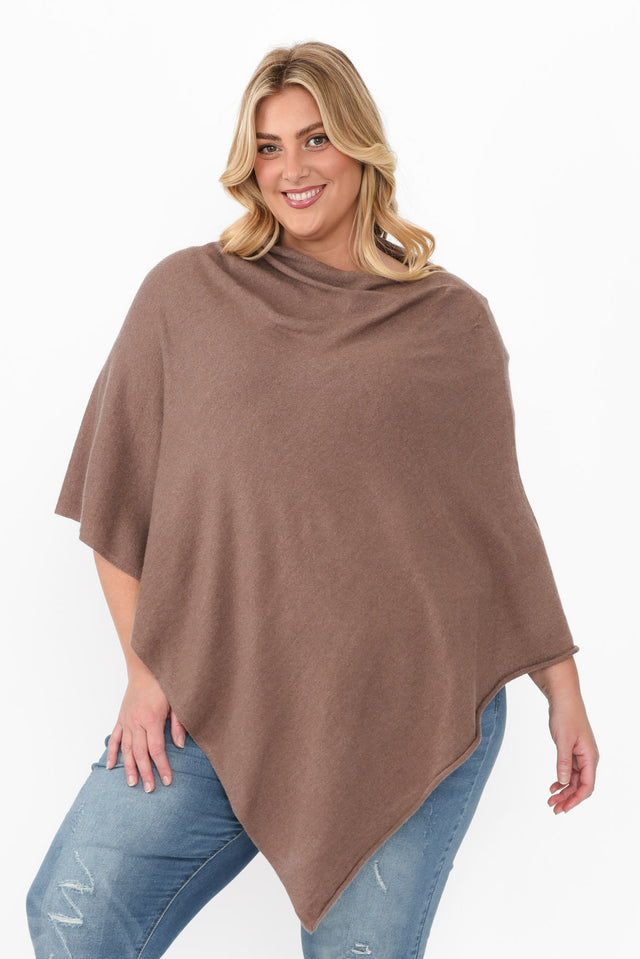 plus-size,plus-size-outerwear,plus-size-ponchos,alt text|model:Caitlin