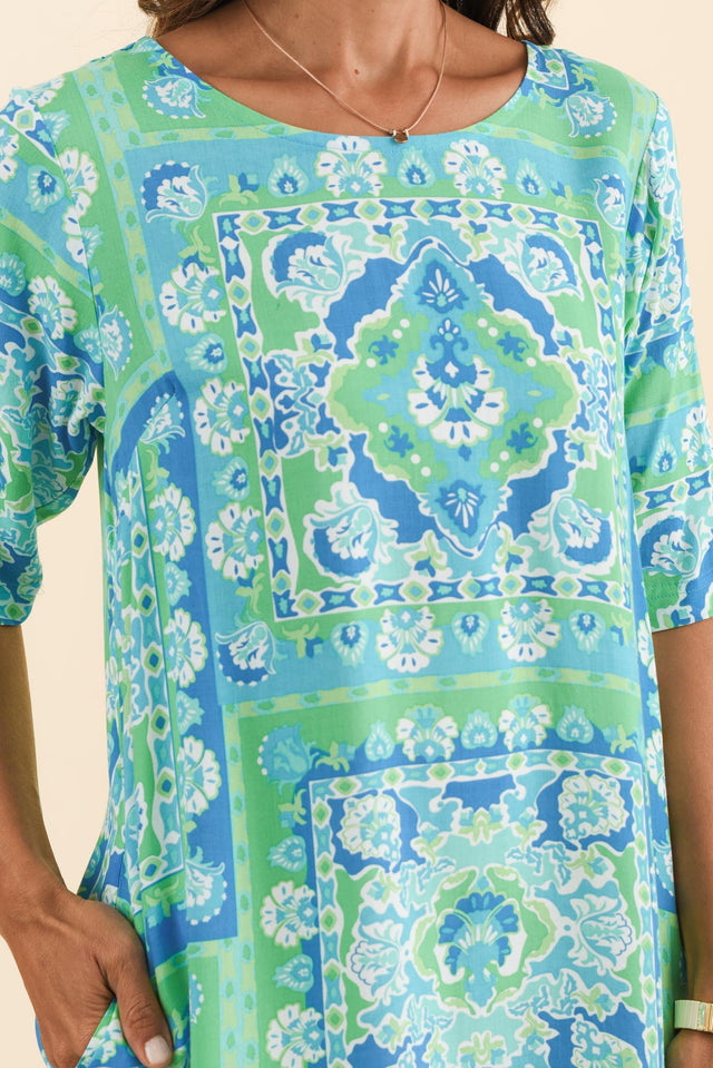 alt text|model:Cara image 5