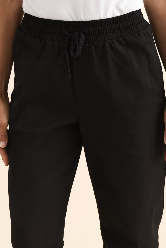 Andy Black Cotton Barrel Pants,Detail,Brunette model,alt text|model:Cara image 5