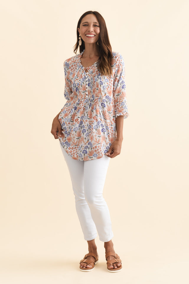 alt text|model:Cara image 6