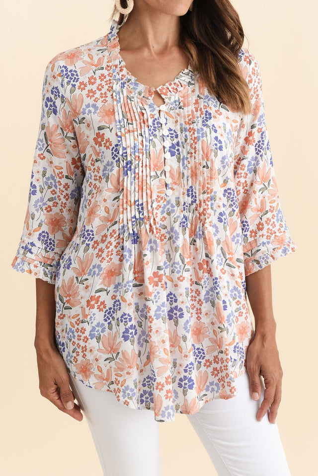 alt text|model:Cara image 5