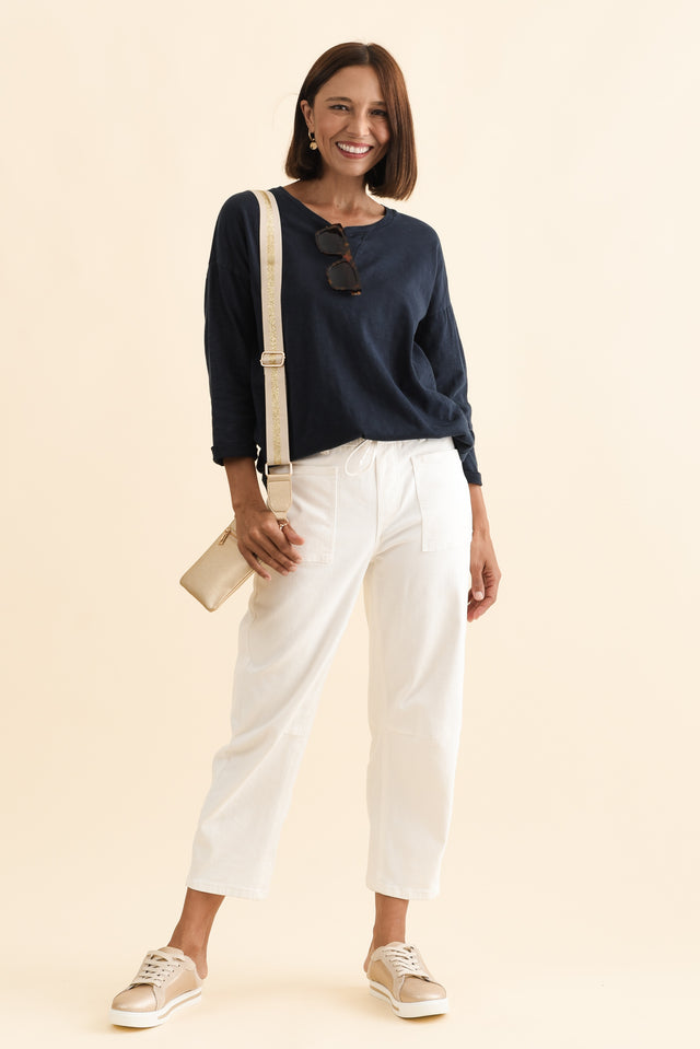 alt text|model:Cara image 3