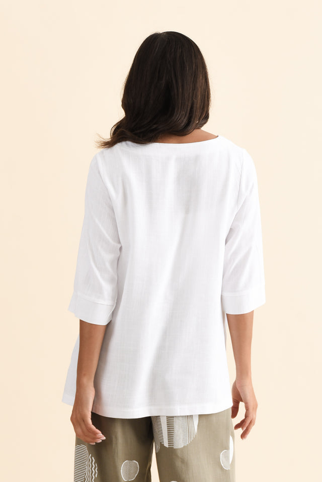 Anya White Linen Cotton Top,Brunette model,alt text|model:Brontie image 5