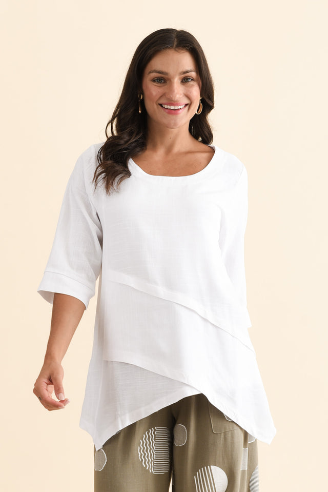 Anya White Linen Cotton Top,Brunette model,alt text|model:Brontie