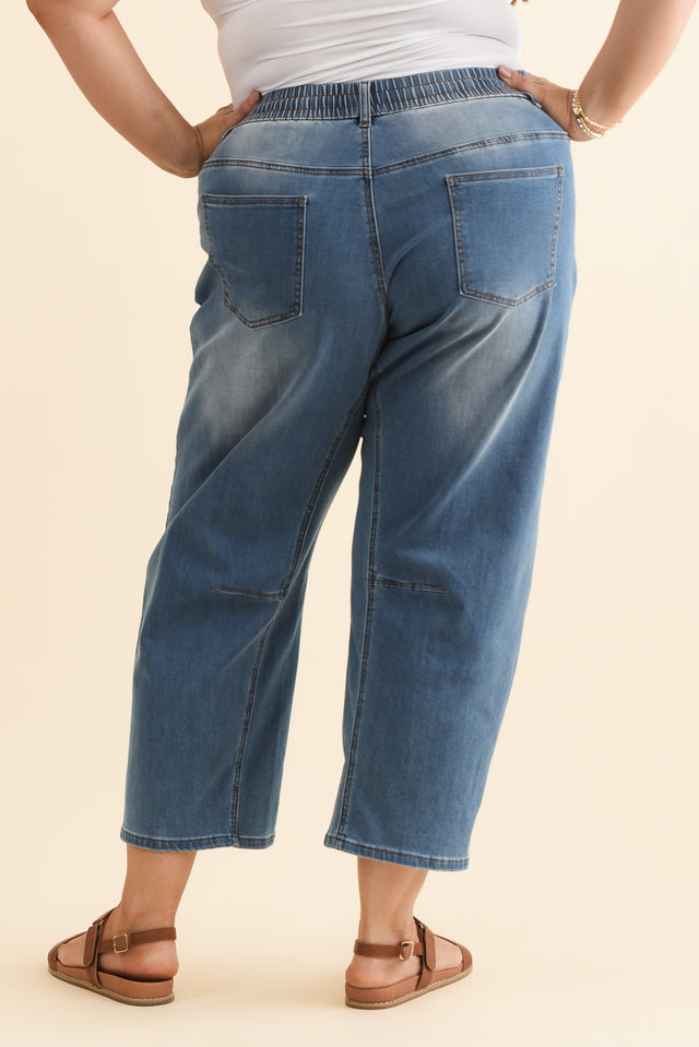 BB Barrel Blue Jeans,Brunette model,alt text|model:Gabby image 12