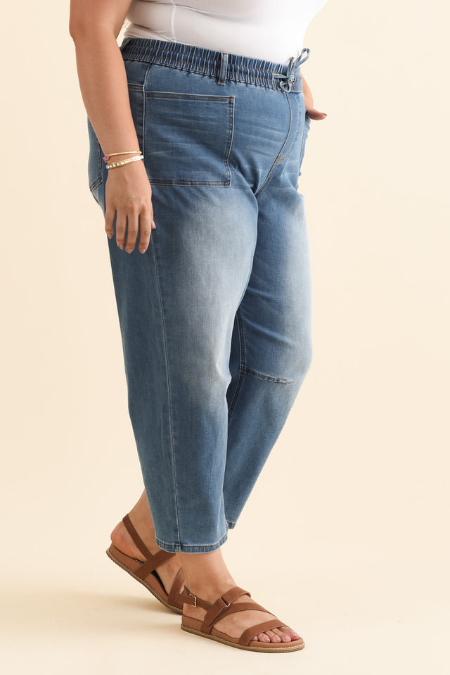 BB Barrel Blue Jeans,Brunette model,alt text|model:Gabby image 11