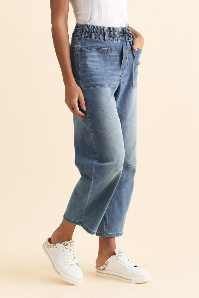 BB Barrel Blue Jeans,Brunette model,alt text|model:Brontie image 5