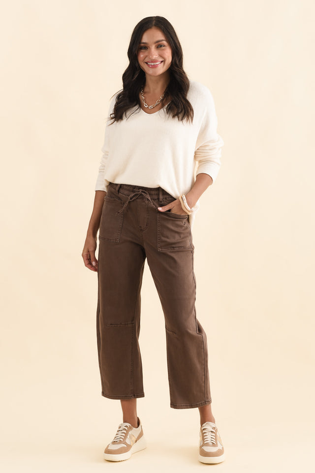 BB Barrel Chocolate Jeans,Brunette model,alt text|model:Brontie image 7