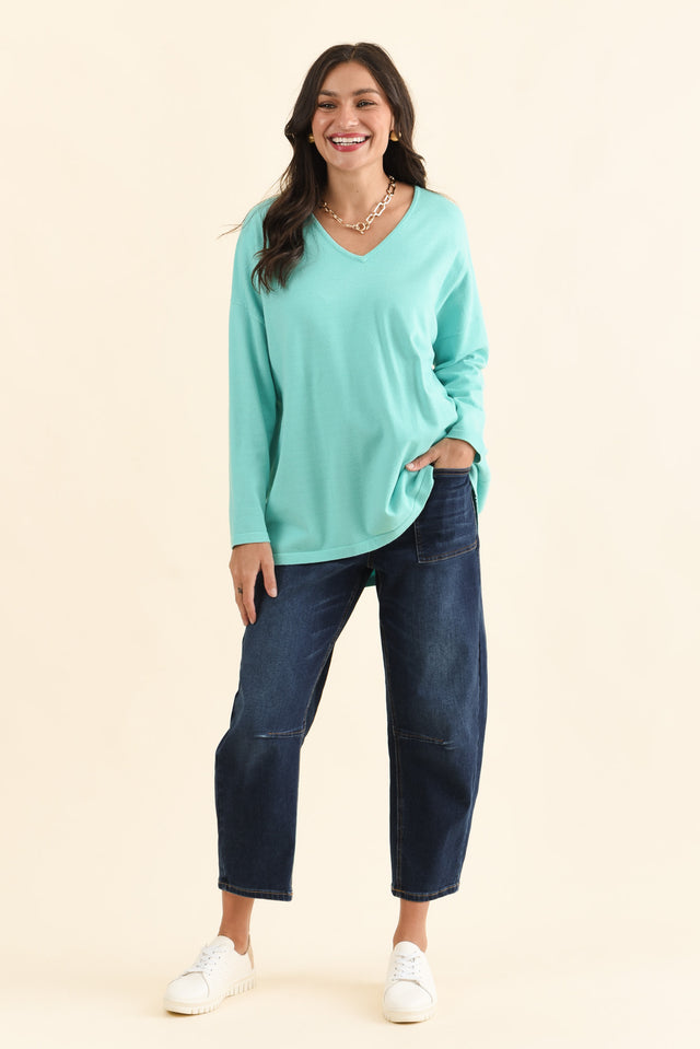 BB Barrel Dark Blue Jeans,Full Body,Brunette model,alt text|model:Brontie image 4