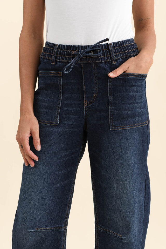 BB Barrel Dark Blue Jeans,Detail,Brunette model,alt text|model:Brontie image 7