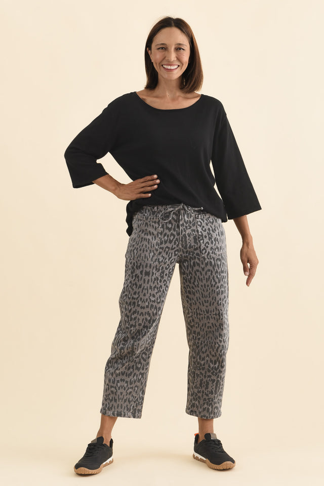 BB Barrel Grey Leopard Jeans,Brunette model,alt text|model:Cara image 7
