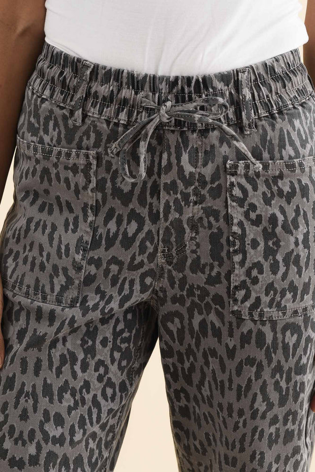 BB Barrel Grey Leopard Jeans,Brunette model,alt text|model:Cara image 6