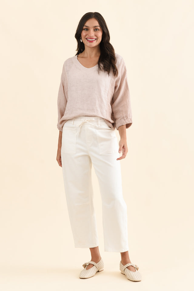 BB Barrel White Jeans,Full Body,Brunette model,alt text|model:Brontie image 4