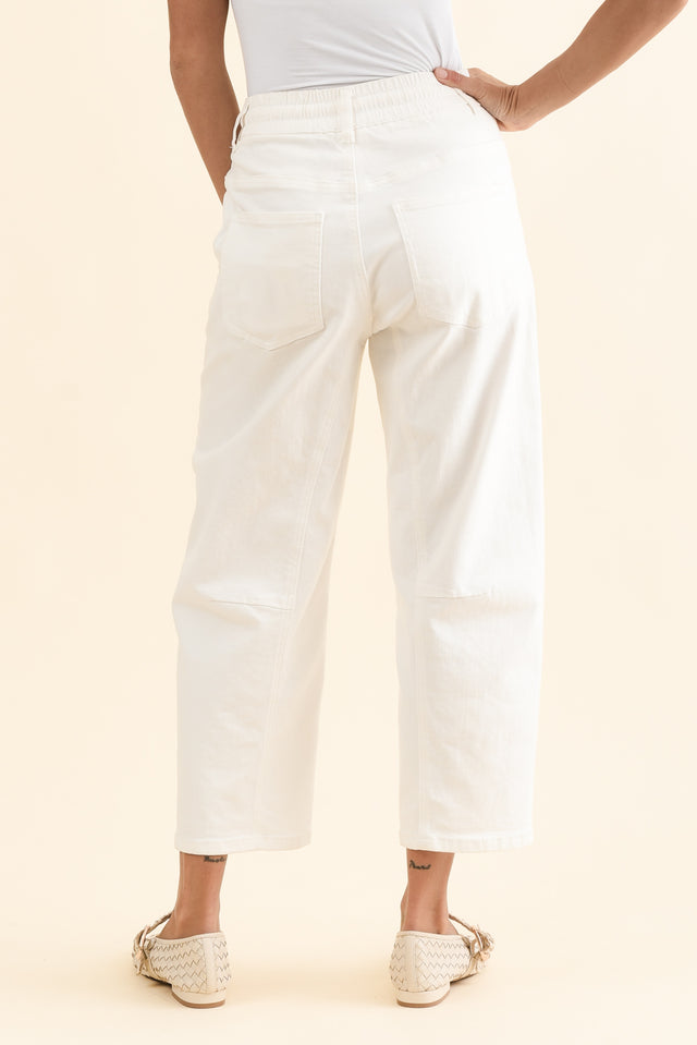 BB Barrel White Jeans,Back,Brunette model,alt text|model:Brontie image 6