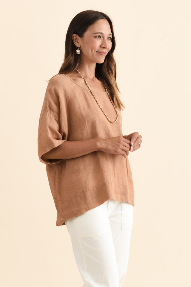 alt text|model:Cara image 4