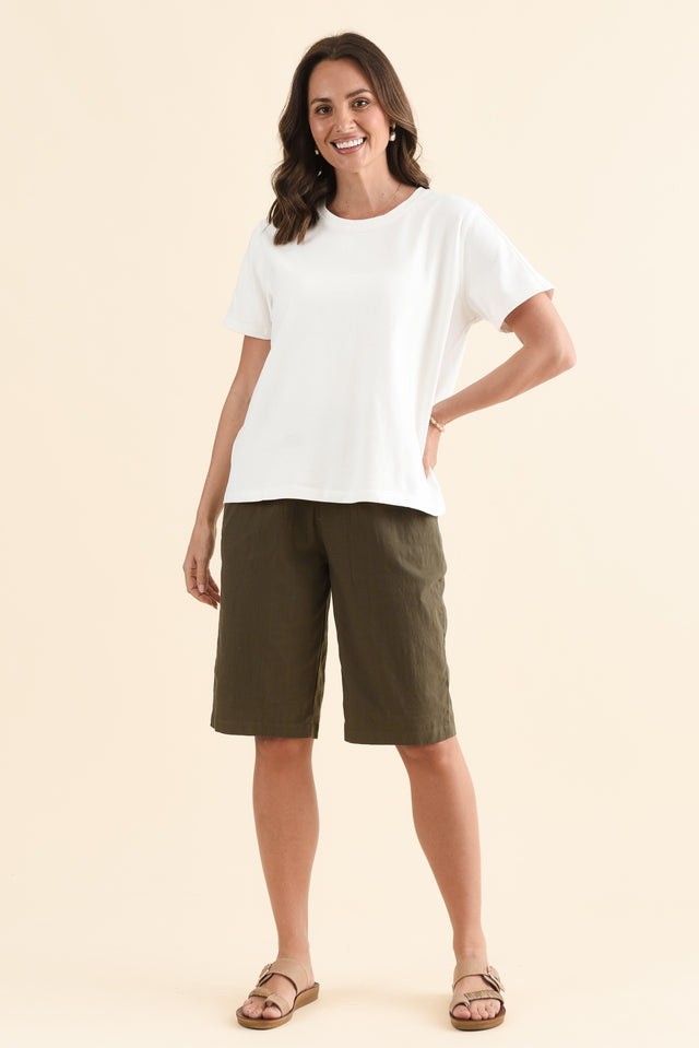 Base White Cotton Tee,Full Body,Brunette model,alt text|model:MJ image 6