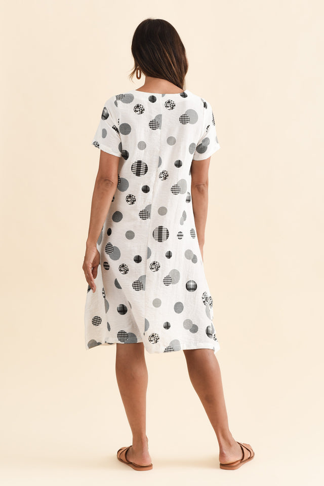 alt text|model:Cara image 5