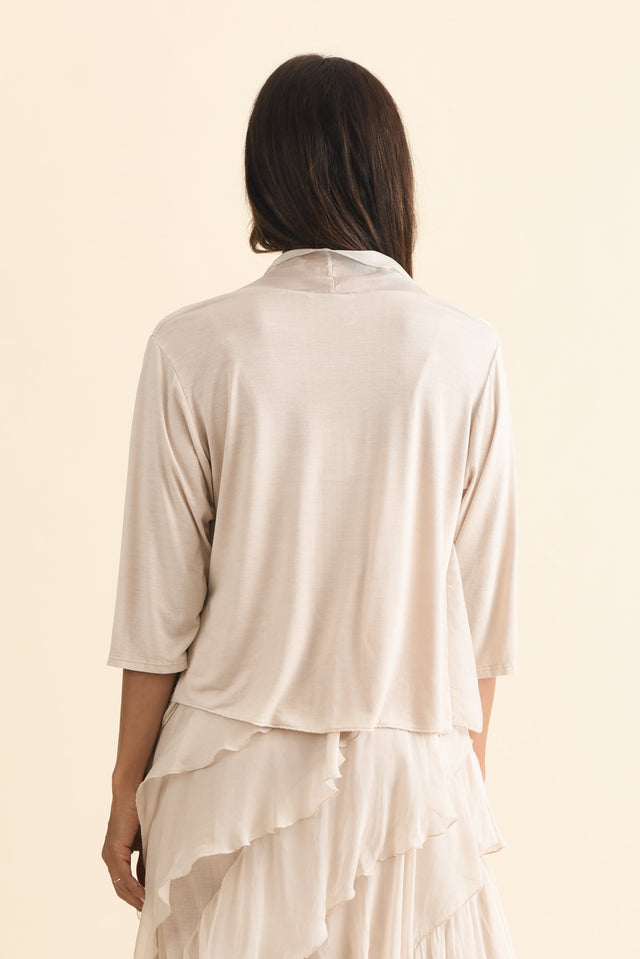 alt text|model:Cara image 5