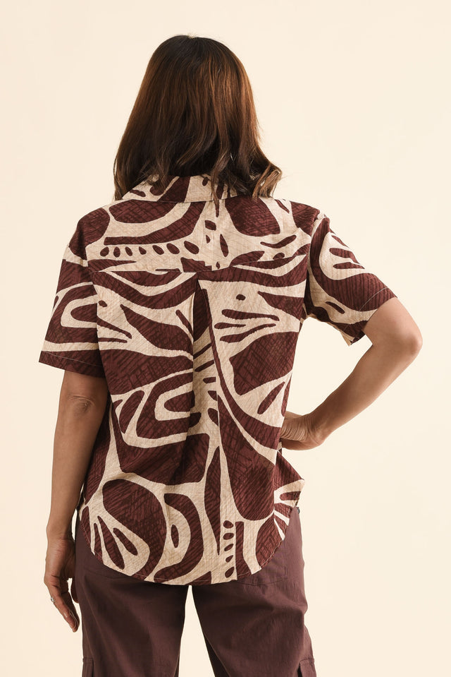 Cara Rust Abstract Cotton Collared Top,Back,Brunette model,alt text|model:Cara image 4
