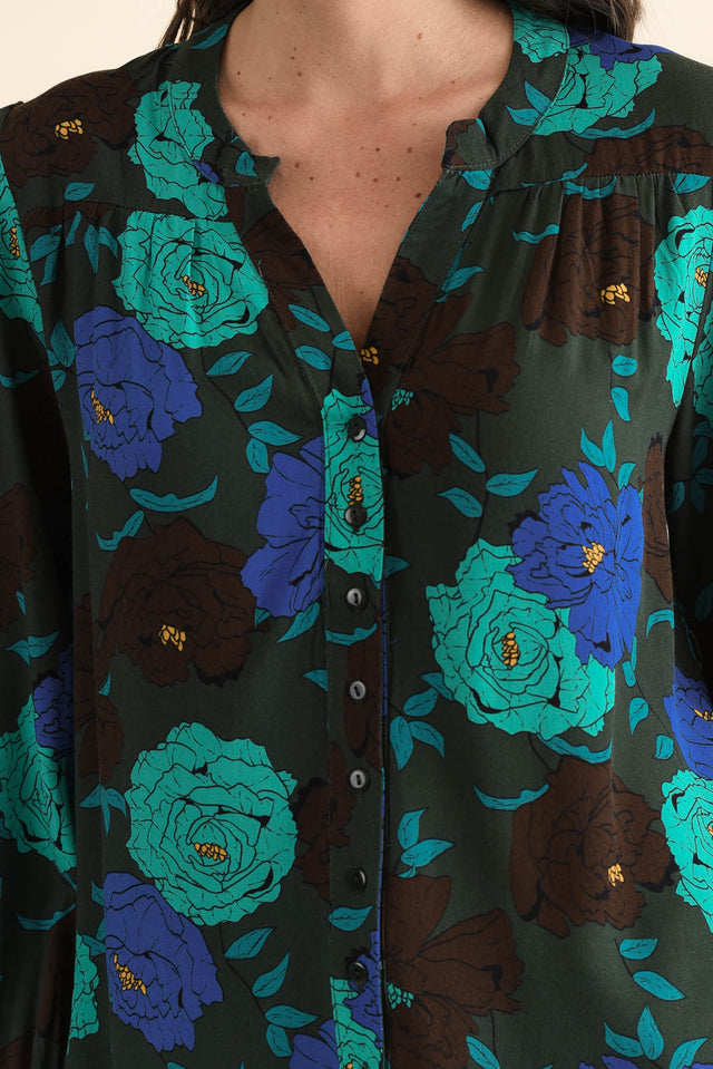 Carina Green Flower Sleeved Blouse,brunette model,Full Outfit,alt text|model:MJ image 6