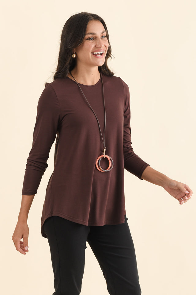 Buttery Carla Wine Top,Brunette model,alt text|model:Brontie image 4