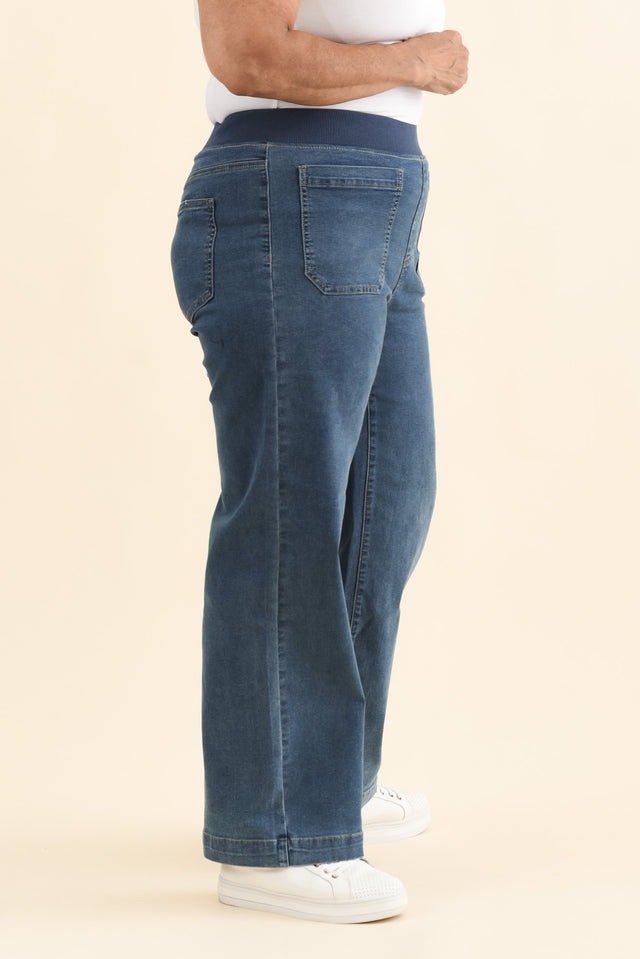Carpenter Blue Denim Stretch Jeans,Brunette model,alt text|model:Pilita image 11